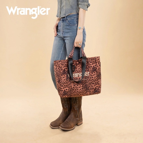 Wrangler Leopard Print Large Tote/Crossbody Pink - Picture 4 of 6